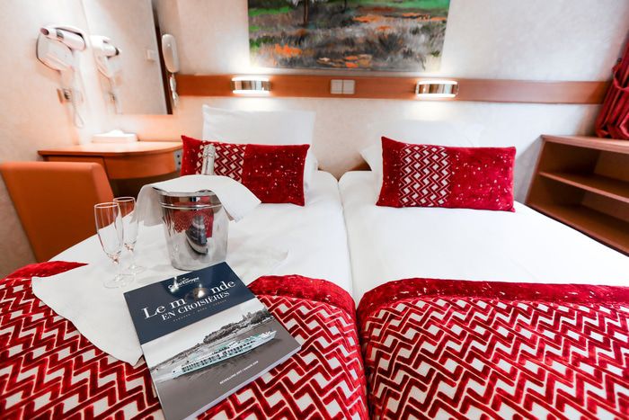 Main Deck 2 Adjustable Twin Beds - Cat. A